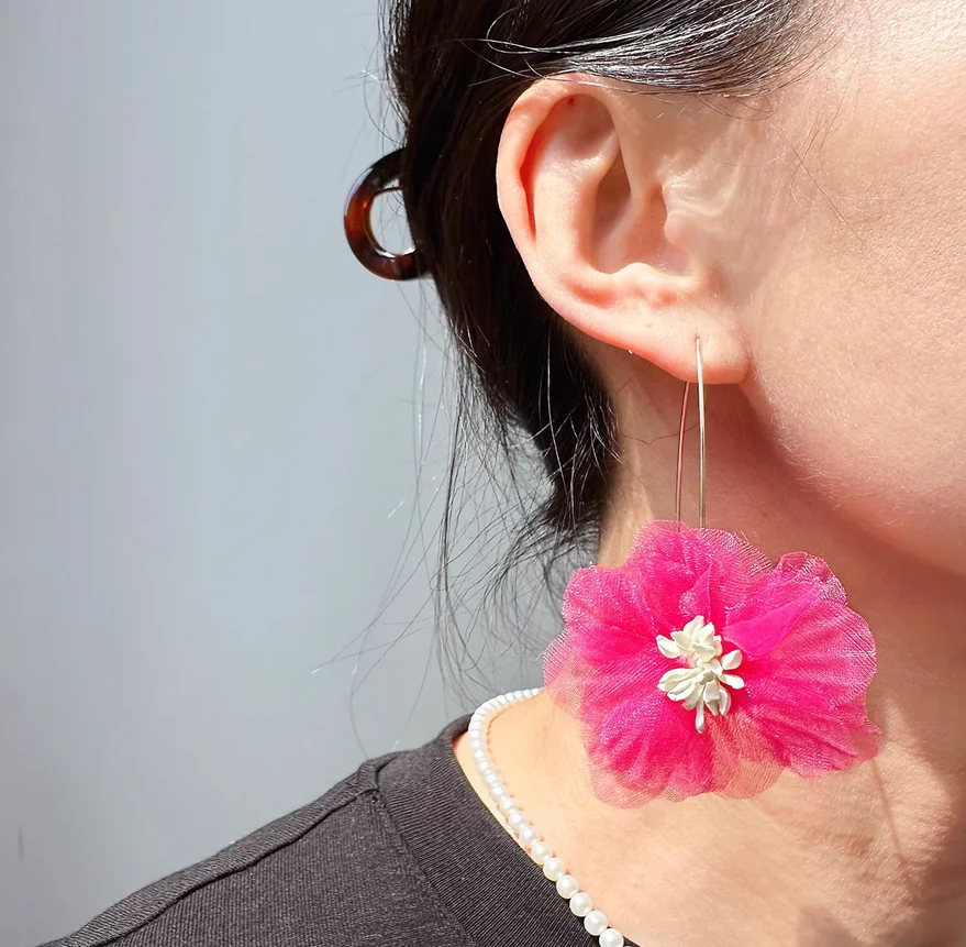 

Foreign trade jewelry sweet pink mesh flower earrings fresh and fashionable three-dimensional multilayer petal earrings holiday.