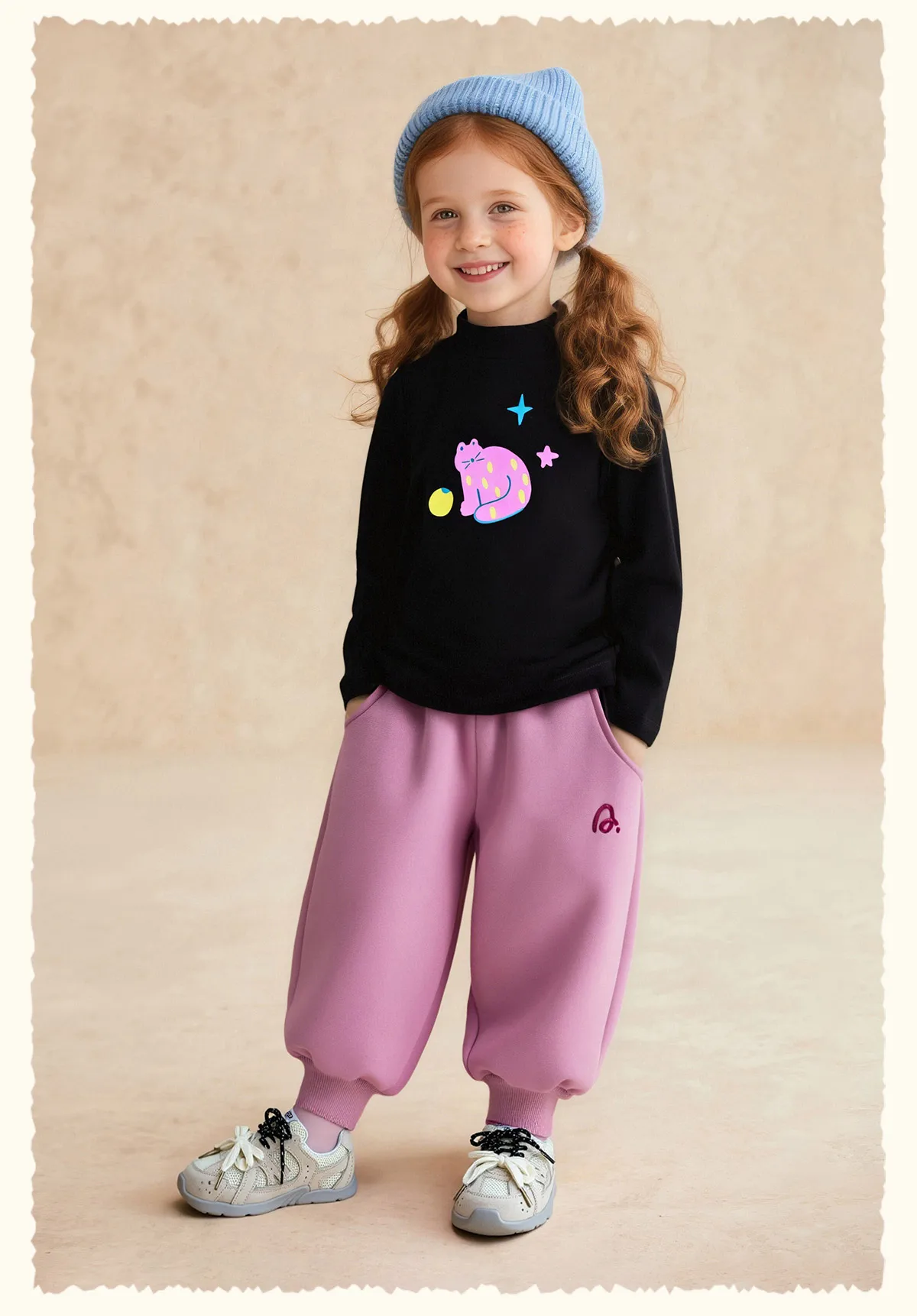 Amila Kids Winter 2026 Mädchenmode Rundhals-Unterhemd Rosa Beige Schwarz Rosenrot Einfaches und Verspieltes Muster – Detail 10