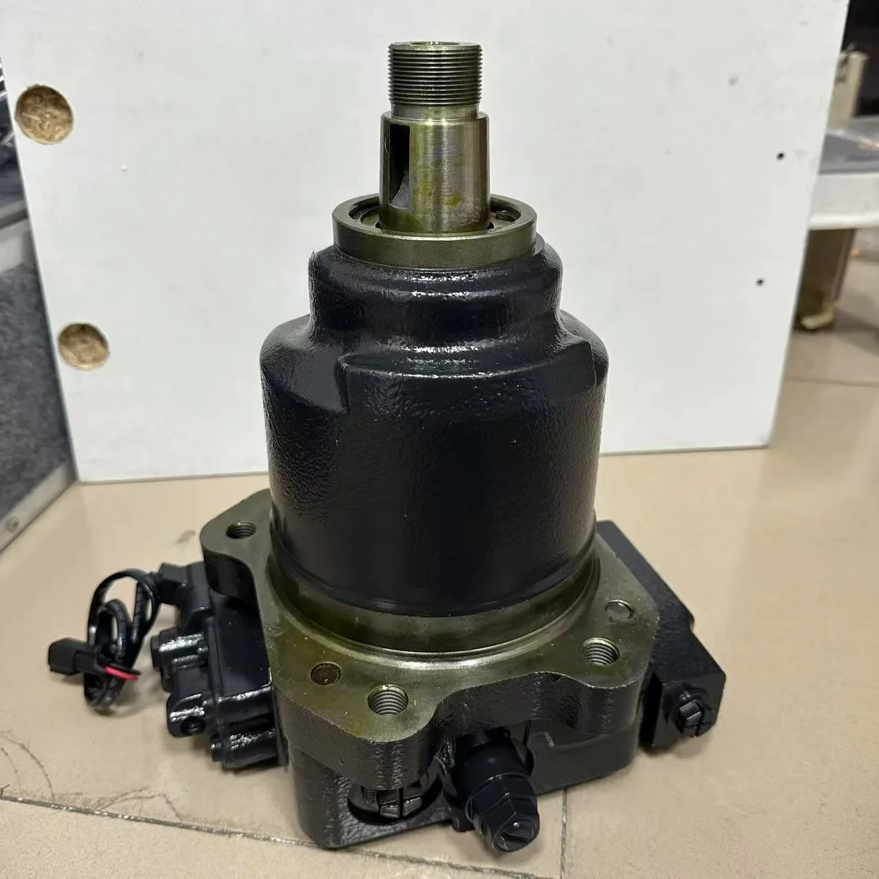 

D155 Hydraulic Fan Motor 708-7W-00140 7087W00140 708-7W-11520 Fan Pump for Komatsu D155A D155AX D275A D155A-6 D275A-5 Bulldozer