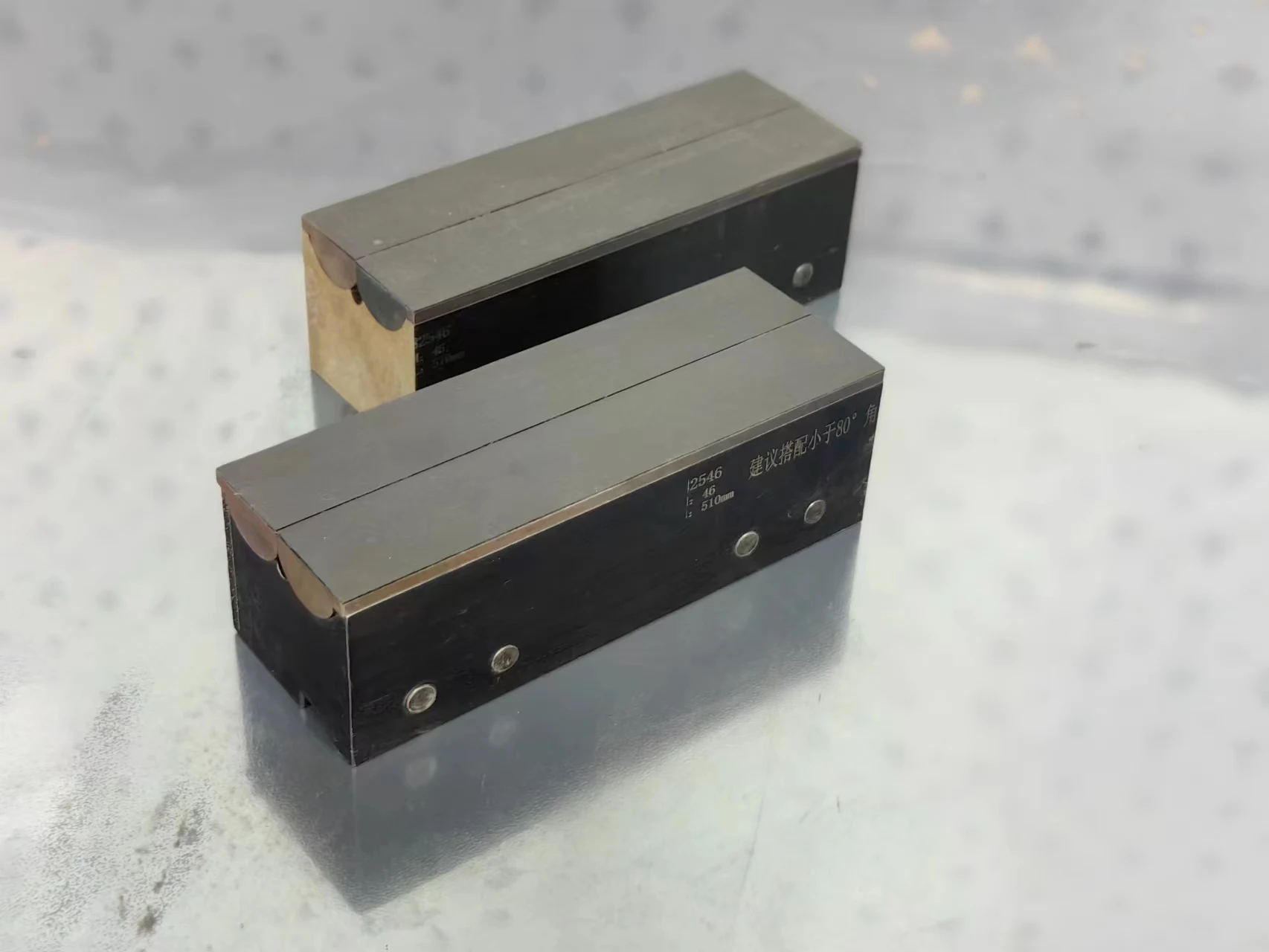 قوالب فرامل الضغط على شكل حرف V مضادة للخدش وأدوات لآلة فرامل الضغط