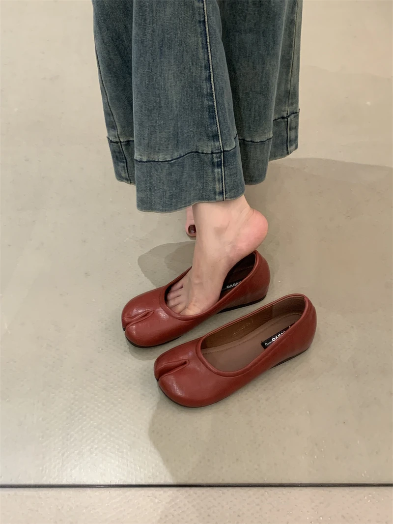 2025 Elastic Slip On Shoes Woman Solid Leather Flats Soft Sole Femme Split Toe Mocasines Mujer Trotter Bare Foot Walking Loafers