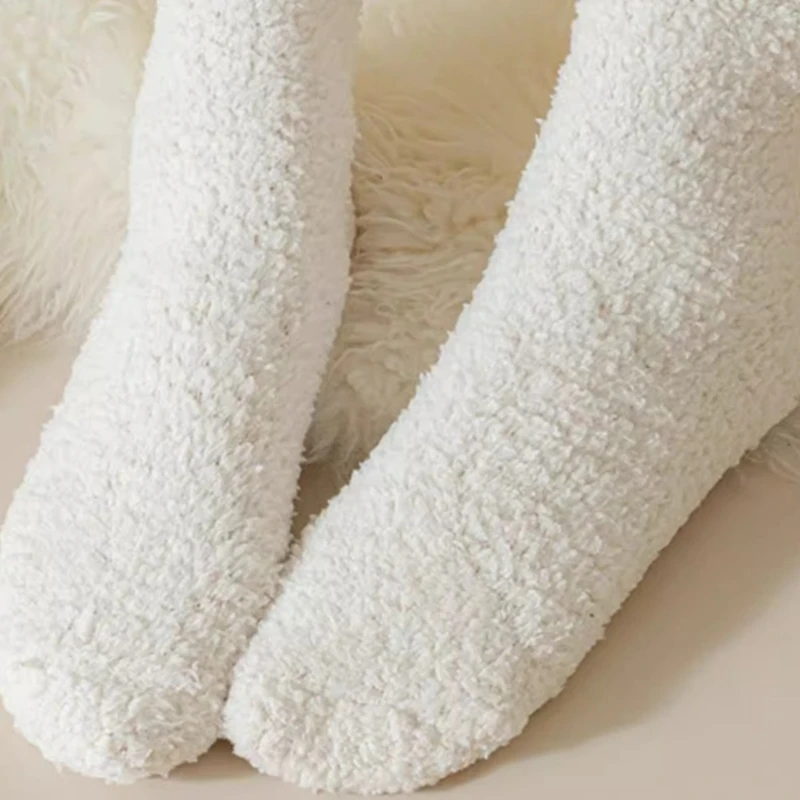 1/6 Paar Winter-Korallensamt, dick, mit Mittelrohr und dickem Samt für Kinder, warme und kältebeständige Nördliche Plüschsocken