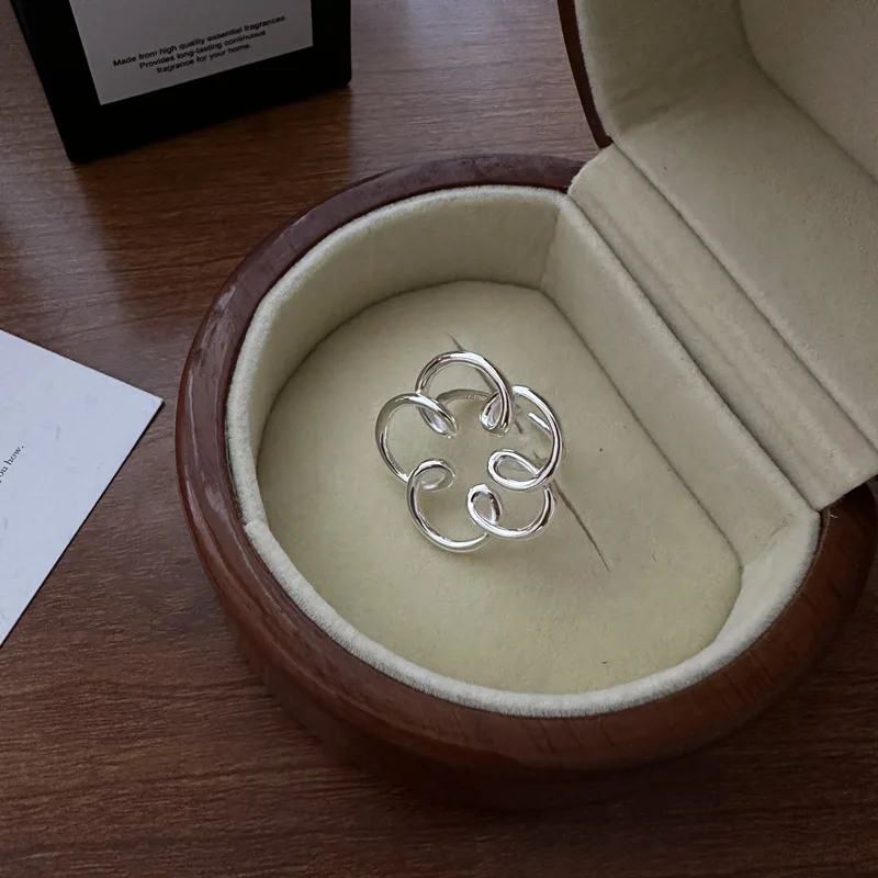 

S925 18K Sterling Silver Simple Flower Ring South Korea Wind Blogger Personality INS Wind Fashionable Wedding Engagement Gift