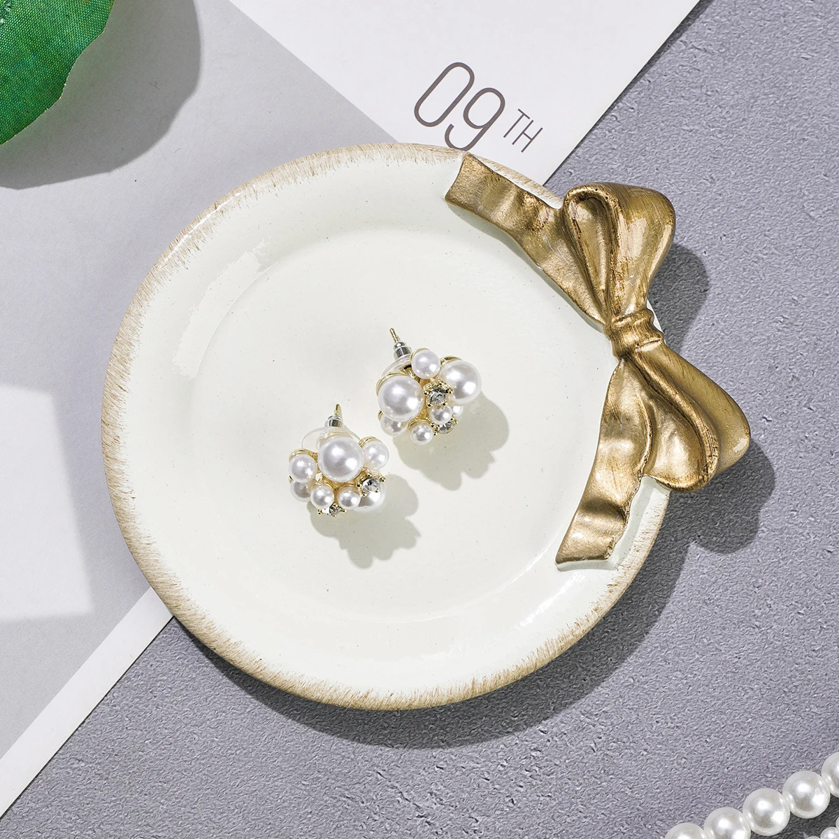 1 unidad, una bandeja blanca de material de resina simple con una placa decorativa circular en forma de arco, adecuada para decoración del hogar interior