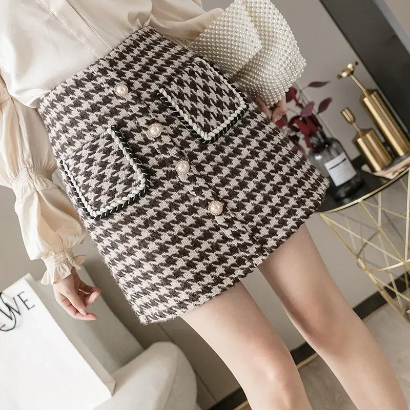 

Women in Autumn and Winter High-waisted Slim and Versatile A-line Hip-pack Skirt Women 2025 New Wool Houndstooth Short Skirt