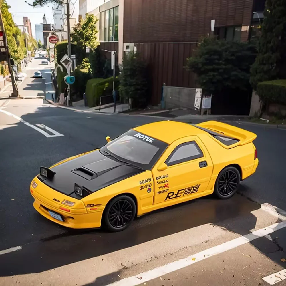 マツダ-車モデルrx7合金,4ドア開口部,ミニチュアスポーツカー,ホイール付き車両,ダイキャストおもちゃ,男の子へのギフト,1:32スケール