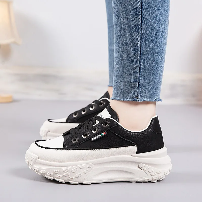 Sepatu sneaker Platform untuk wanita, sepatu Sneakers musim gugur fesyen, sepatu kasual serbaguna anti selip bertali, sepatu lari, sepatu tenis sol tebal, sepatu vulkanisir