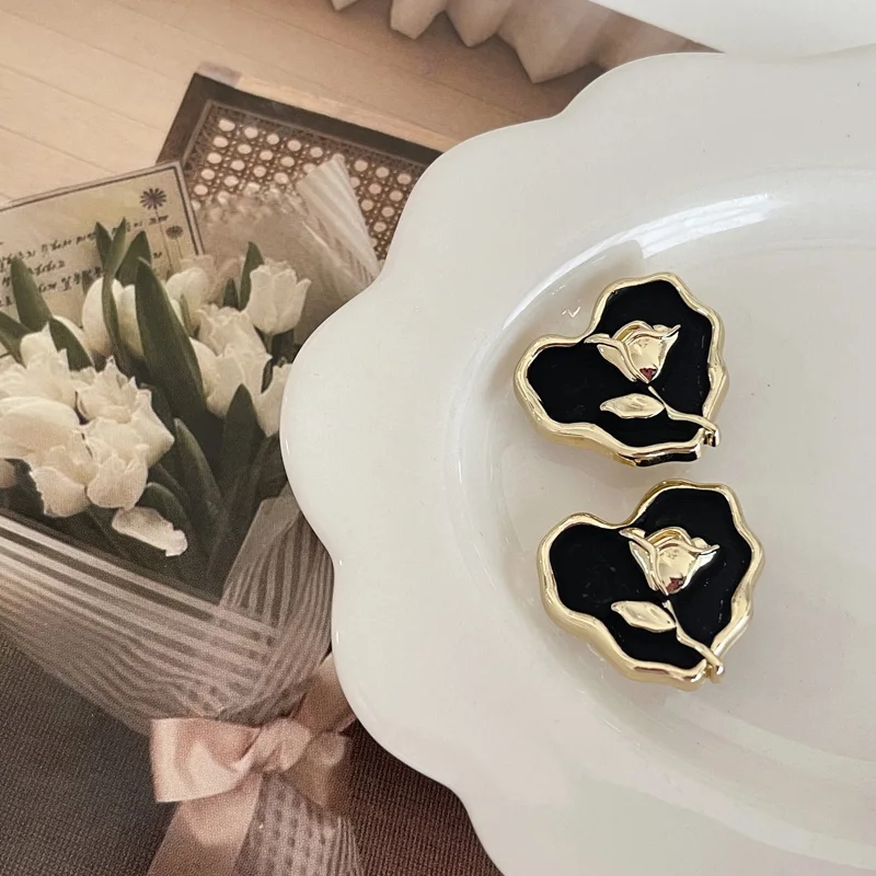 

5pcs Retro style Love Rose Metal Button Fashionable Windbreaker Coat Coat Decorative Button Suit Coat Sweater Hand sewn Button