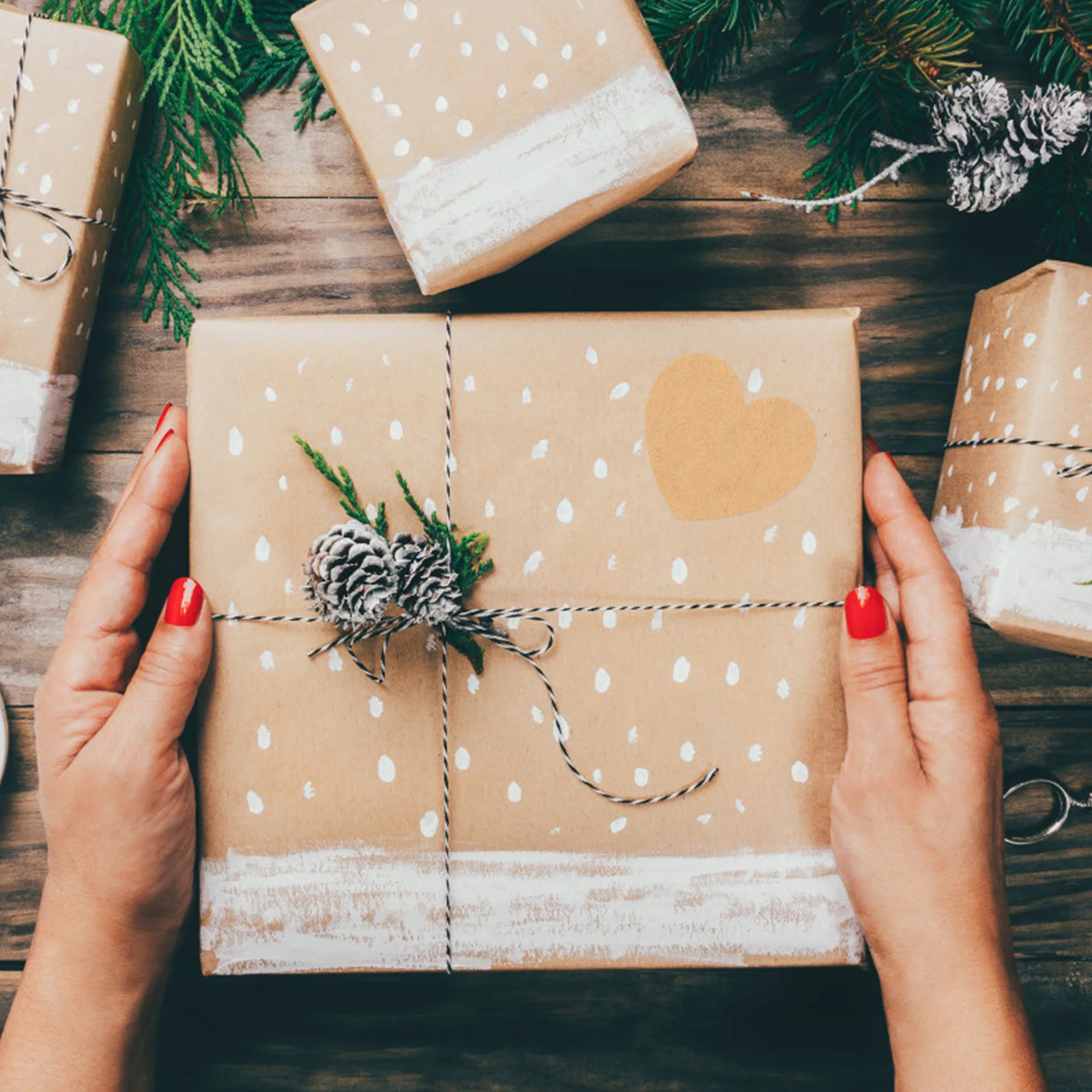 

240Pcs Love Shape Sealing Stickers Kraft Paper Blank Stickers for Gift Bag Cookie Pouch Package Sealing Sticker