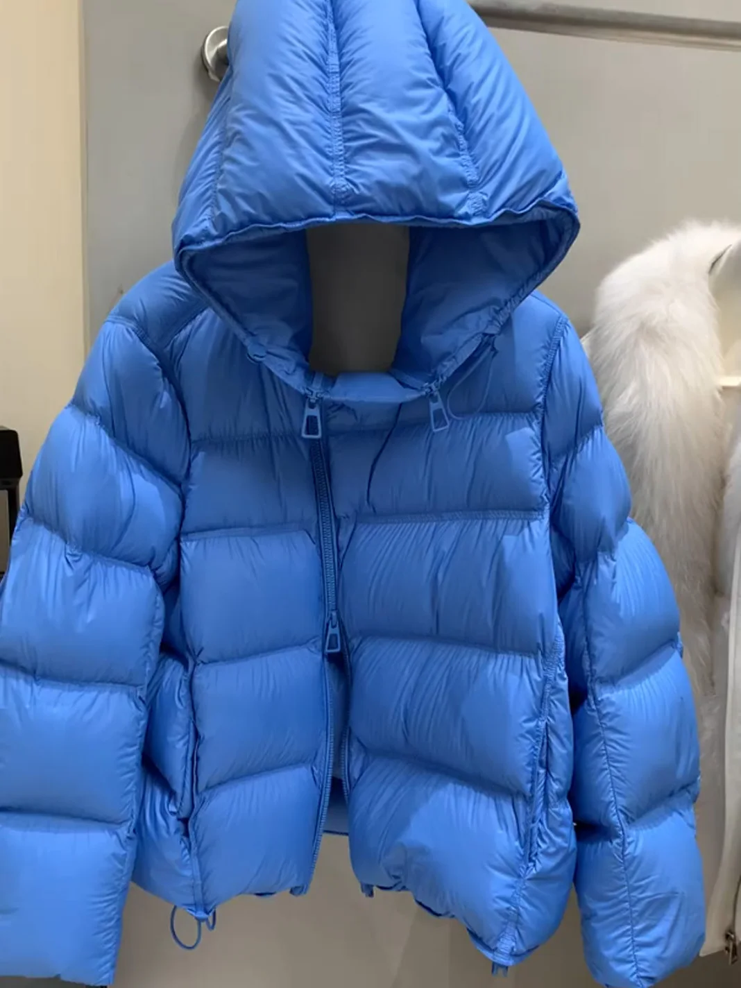 

Высококачественная синяя хлопковая куртка с капюшоном, повседневная, модная, уникальная, зимняя новинка, женская, свободного кроя, на молнии, цветная