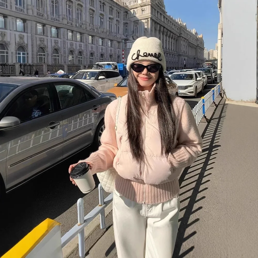 

Корейский сладкий розовый вязаный короткий женский пуховик с воротником-стойкой, дизайн Sensation, облегающая верхняя одежда с перьями