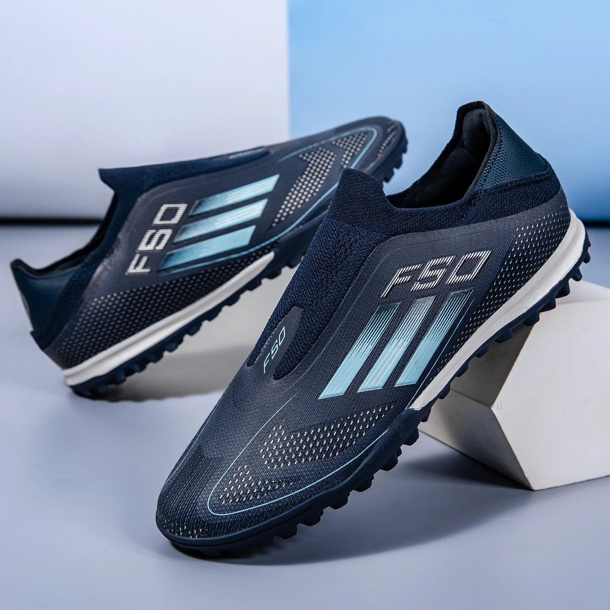 

New Men Football Shoes Original Professional Football Field Boots TF/FG Indoor Soccer Shoes Society Cleats Fast Sneaker Unisex