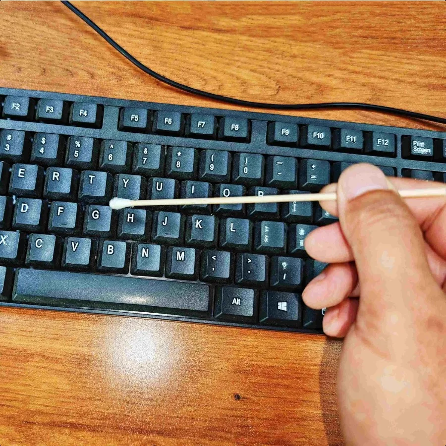 200 قطعة مسحات أذن طويلة 6 بوصة مع مقبض خشبي طويل جدًا يختار الأذن لتنظيف المجوهرات تلميع ماكياج الكلاب