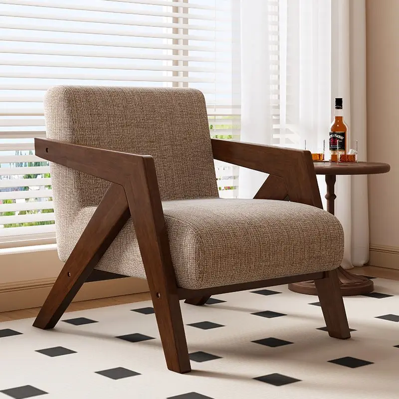 

Современный акцентный стул середины века с деревянными подлокотниками, мягкий лен - как тканевое кресло для гостиной, стиль ретро