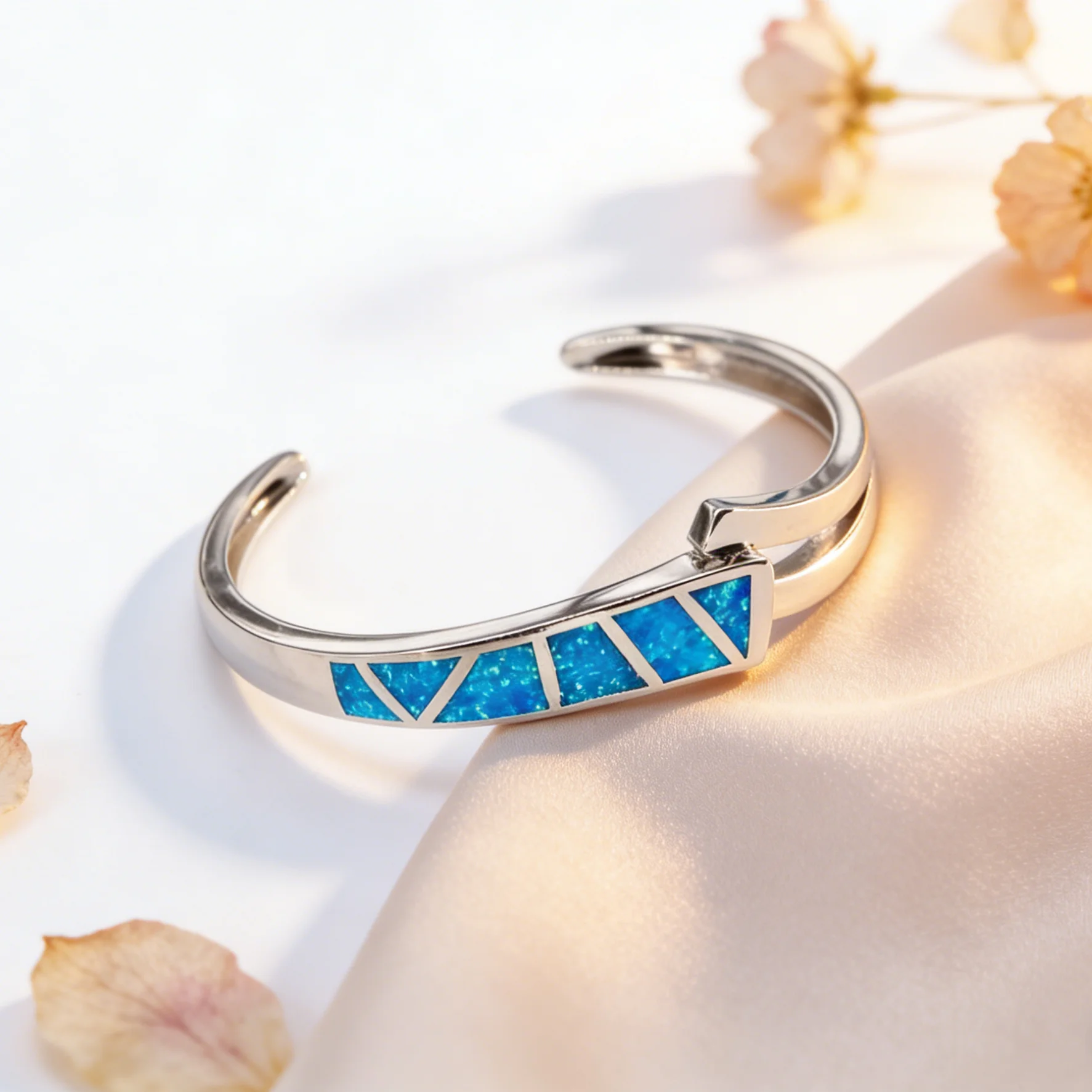 Elegant silver adjustable women\'s bracelet with unique design Jewelry is the best gift for birthdays anniversaries and holidays