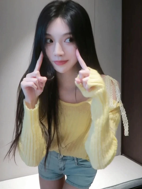 

Уникальный дизайн, свободный вязаный желтый топ Agel, красивый и модный, зима 2026, французский стиль, средней плотности, длинный рукав, круглый вырез.