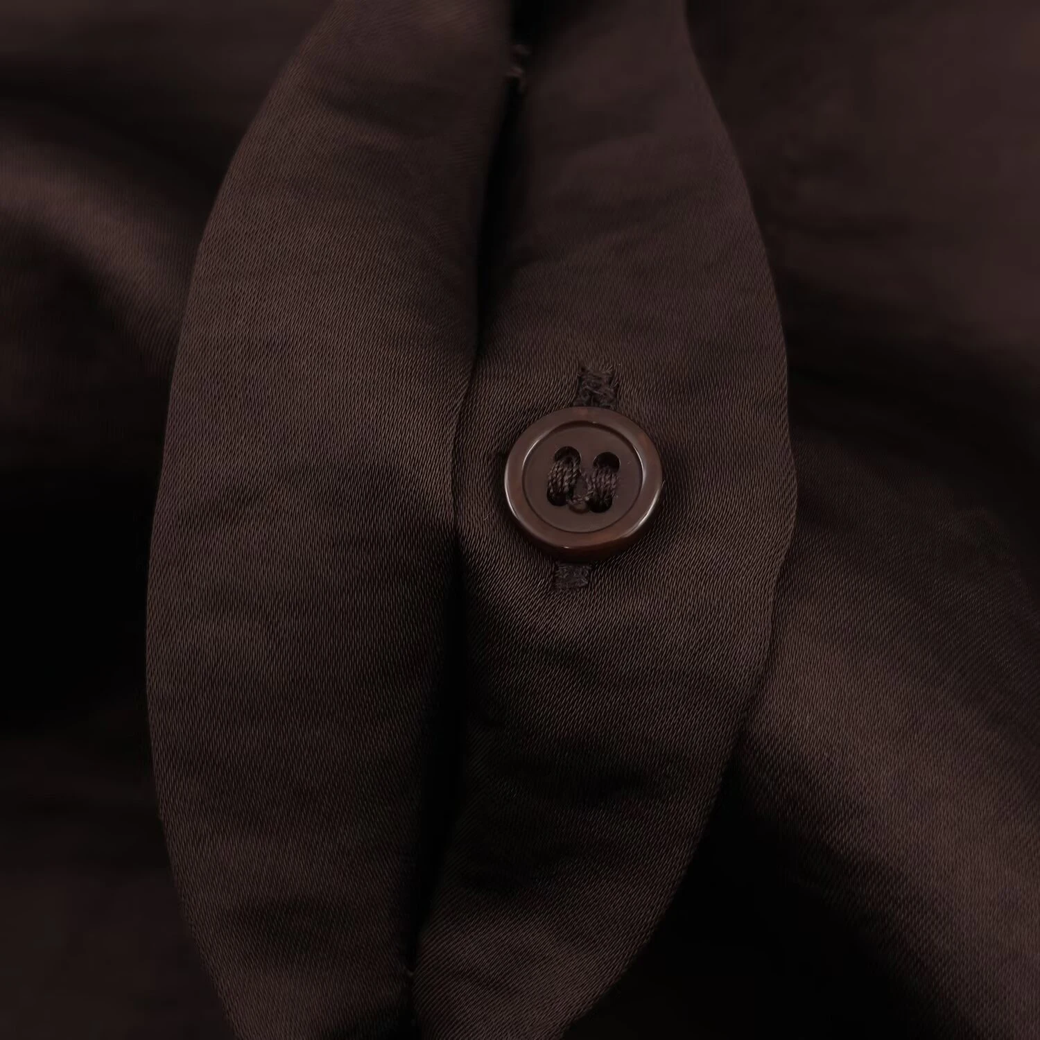 Camisa holgada de manga larga con textura de seda para mujer, nueva moda y hermosa, para lucir delgada y de alta gama, invierno 2025