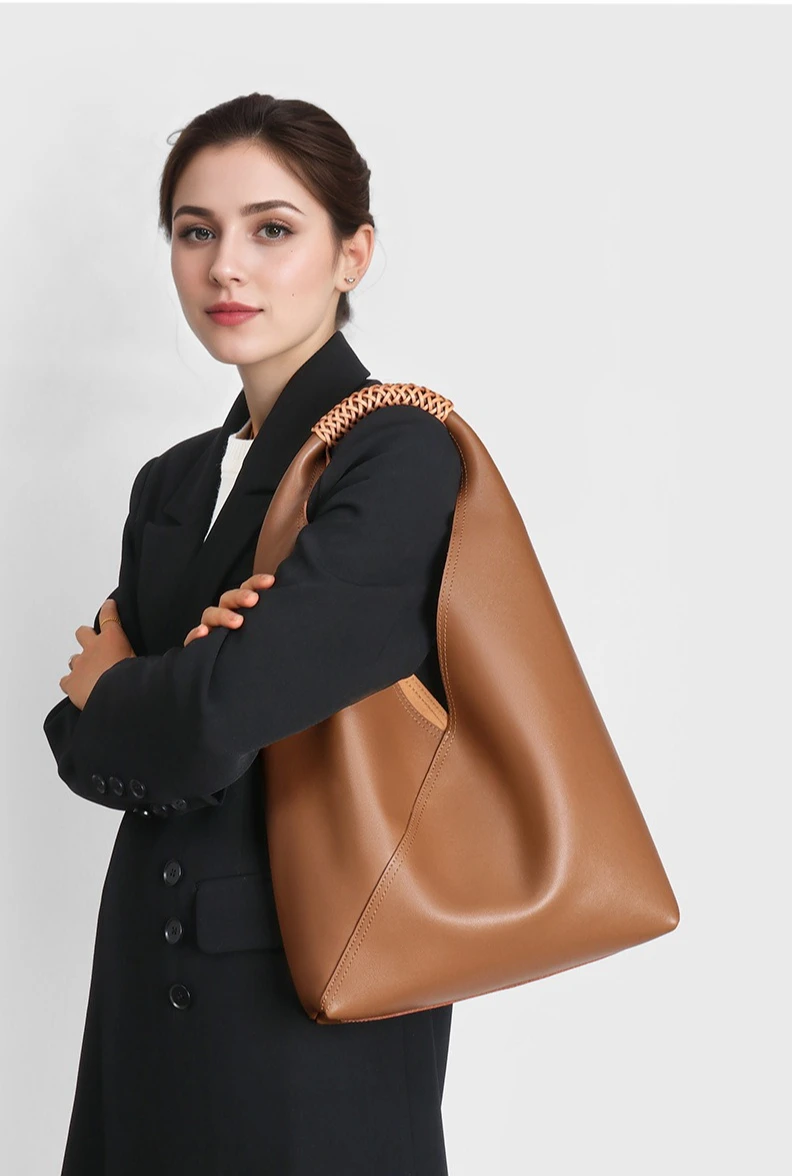 

Новая женская кожаная сумка 2026 года: вместительная наплечная сумка-тоут для города