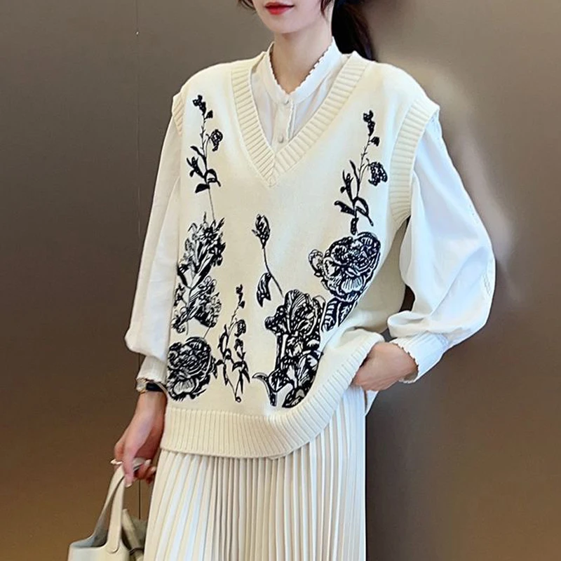 Women\'s Vintage Flower Embroidery Simple Chic Sweater Vest Elegant Fashion V Neck Sleeveless Loose All Match Knitted Waistcoat