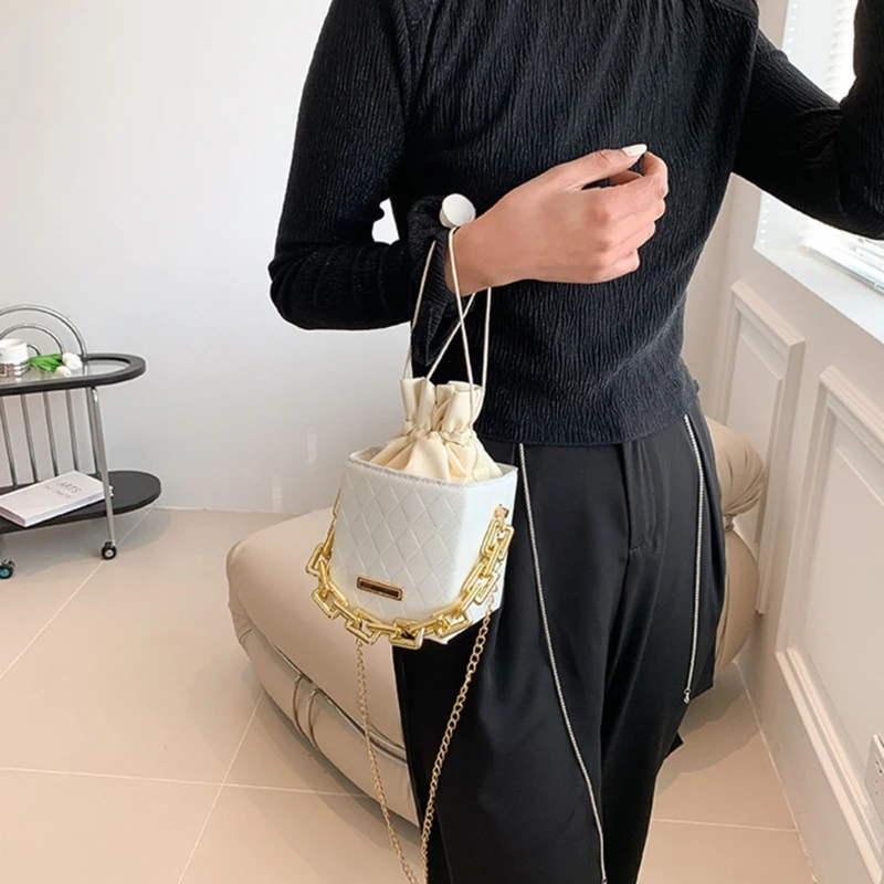 2023 NEW Crossbody Bag Shoulder Bag Fashion Tote Chain Bag Mini Square Bag Trendy Bags for Girl Women Versatile Handbag