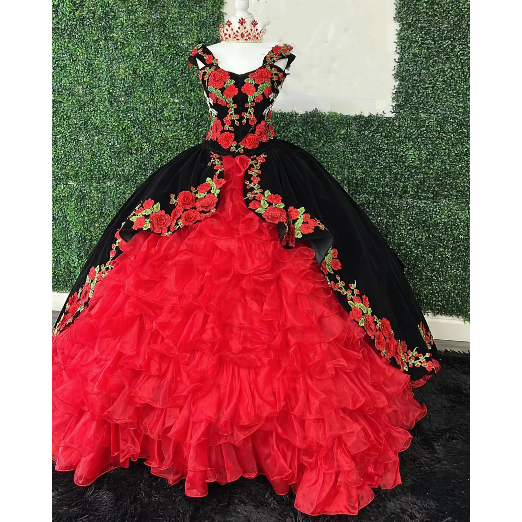 Abiti Quinceanera in velluto nero e rosso per ragazze dolci abito da ballo senza spalline con fiocco abito da festa di laurea Vestido De 15 Anos