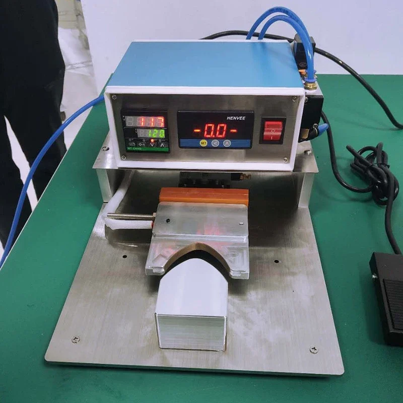 Maschera pneumatica Macchina per incollare il ponte del naso Saldatrice per colla a caldo Saldatrice per plastica a compressione a caldo.