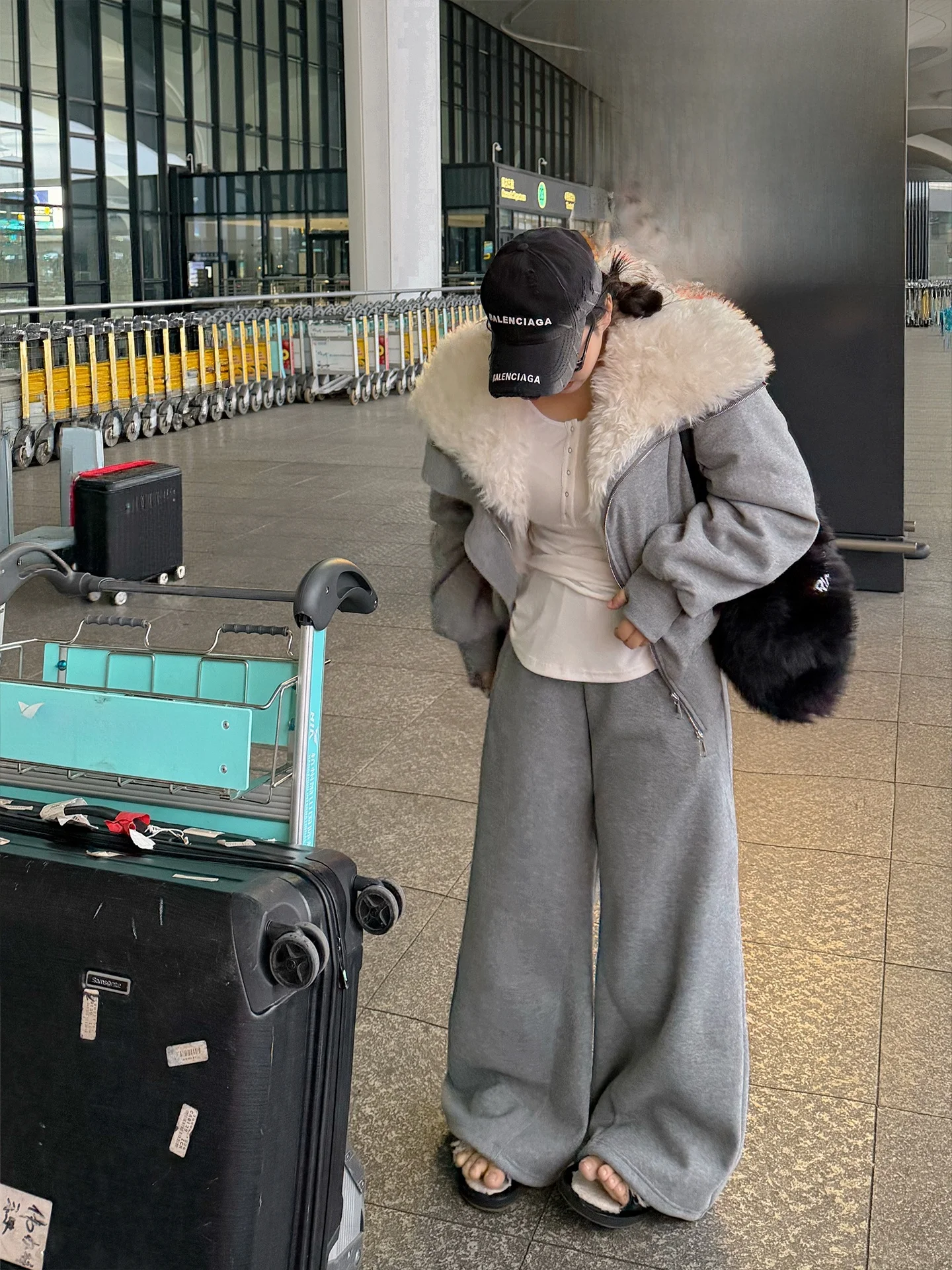 

Lazy Style All-Mink Interior Thickened Winter Set by Azhou Home Airport Look Casual Comfortable Long Sleeve Zipper Hoodie And...