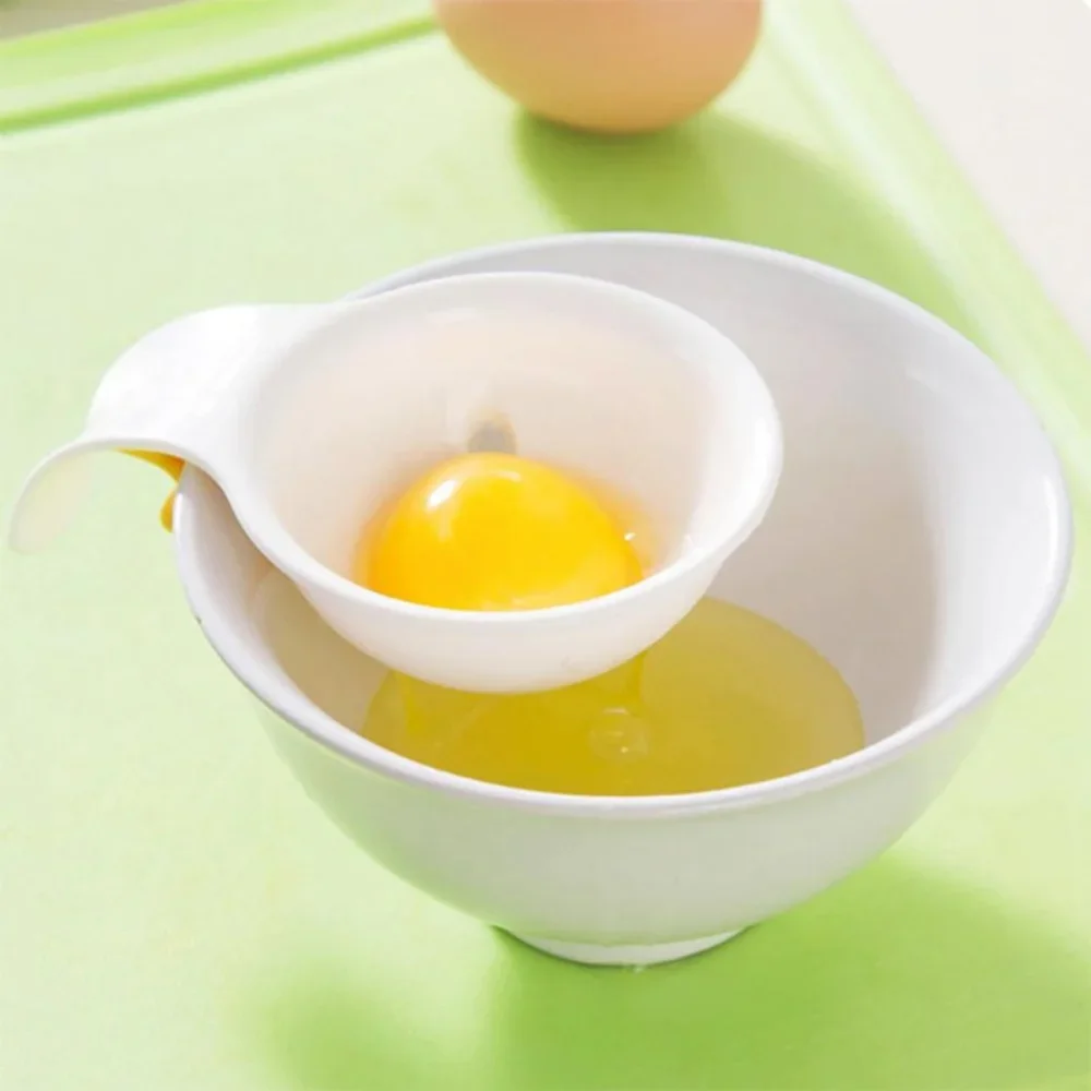 1pcThe silicone shell of the kitchen egg white separator is stuck at the edge of the bowl