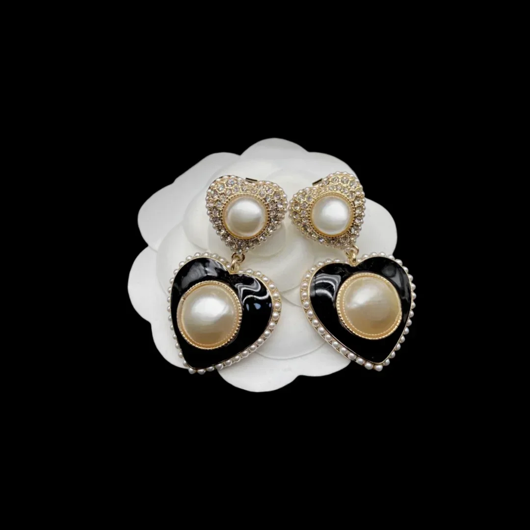 

Fashion pearl love personality French European and American earrings