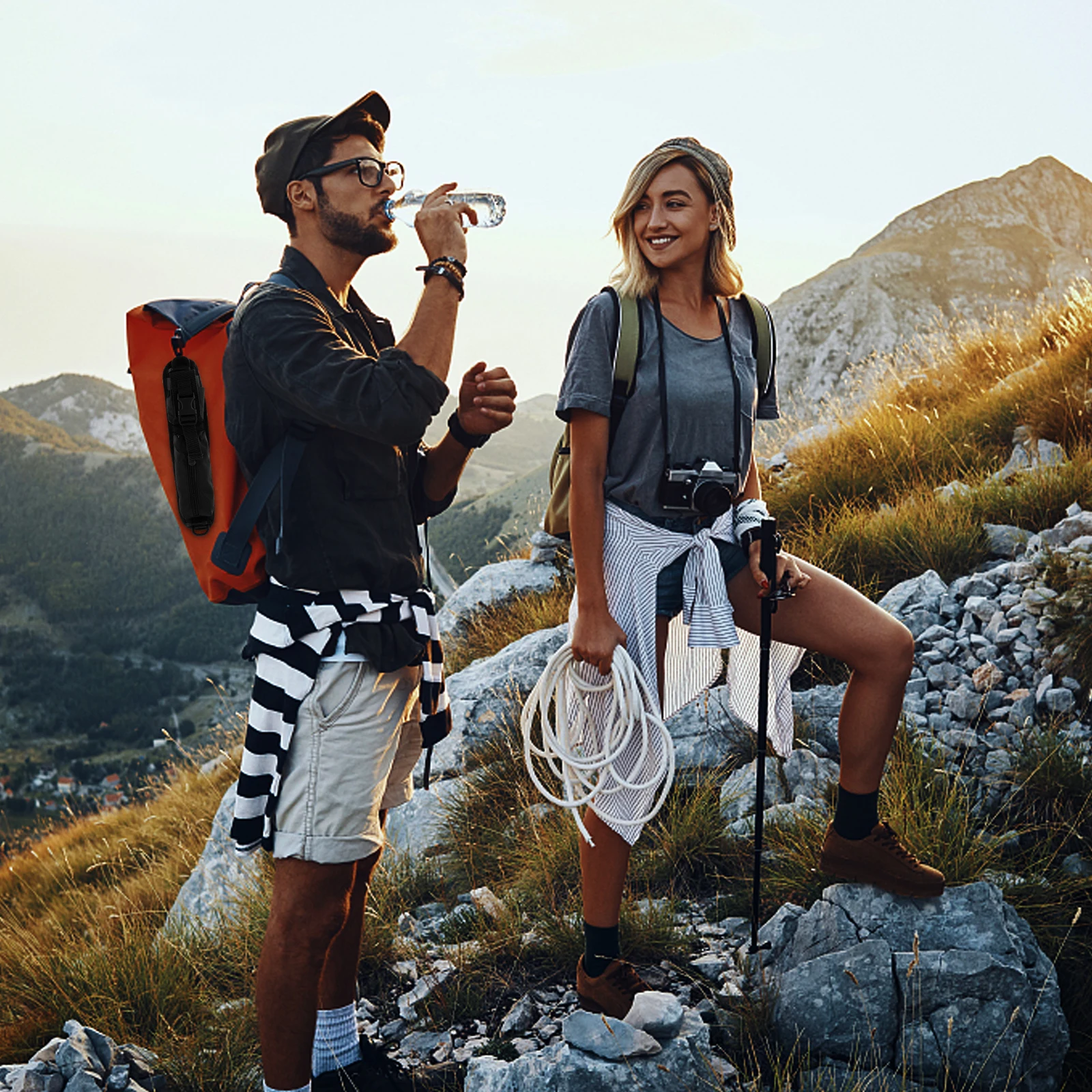 

1Pcs Flashlight Carry Case Tough Oxford Cloth Flashlight Belt Pouch Secure Fit for LED Torch Hunting Camping Gear