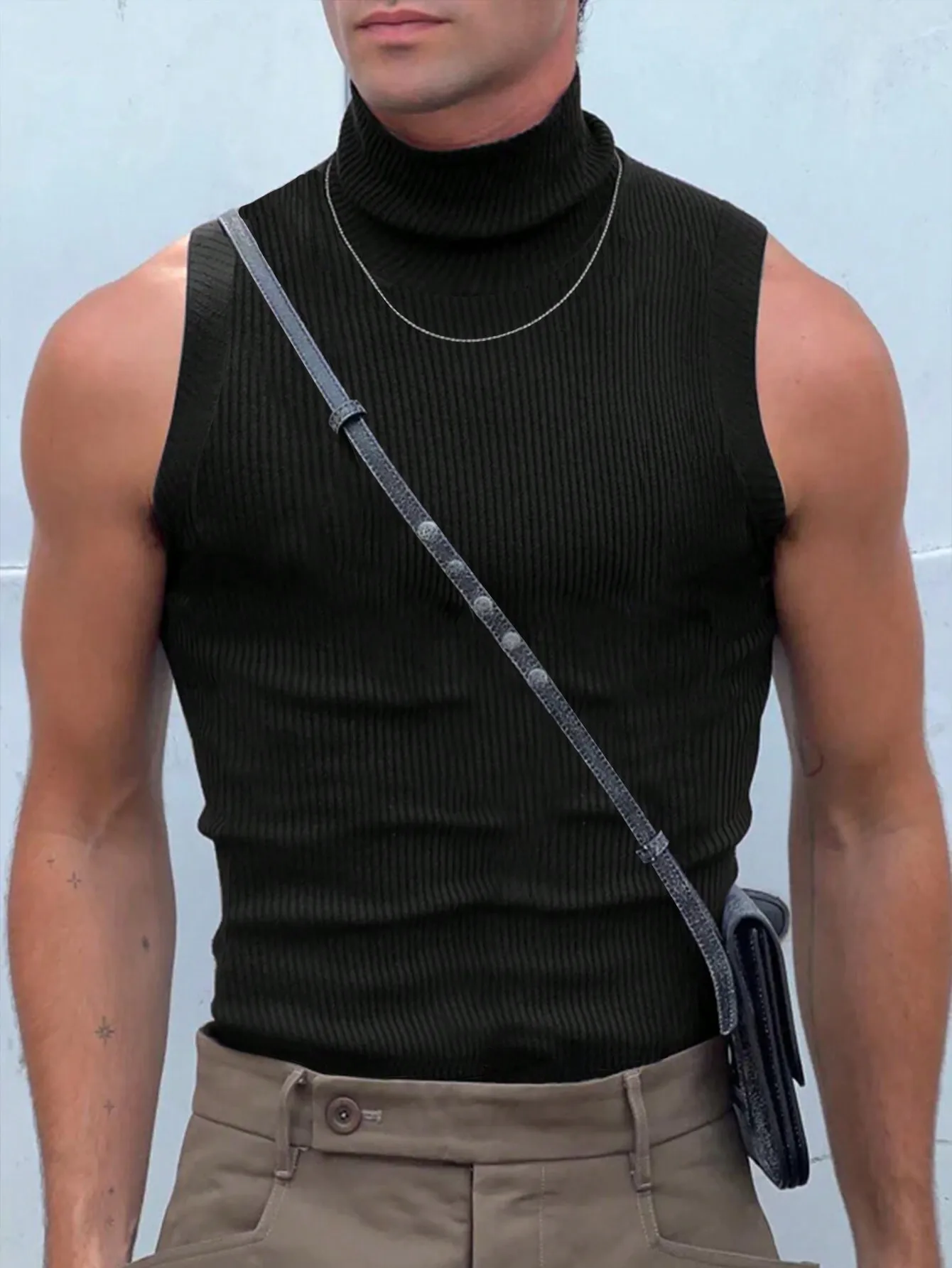 

Мужская облегающая трикотажная майка-водолазка без рукавов - черная