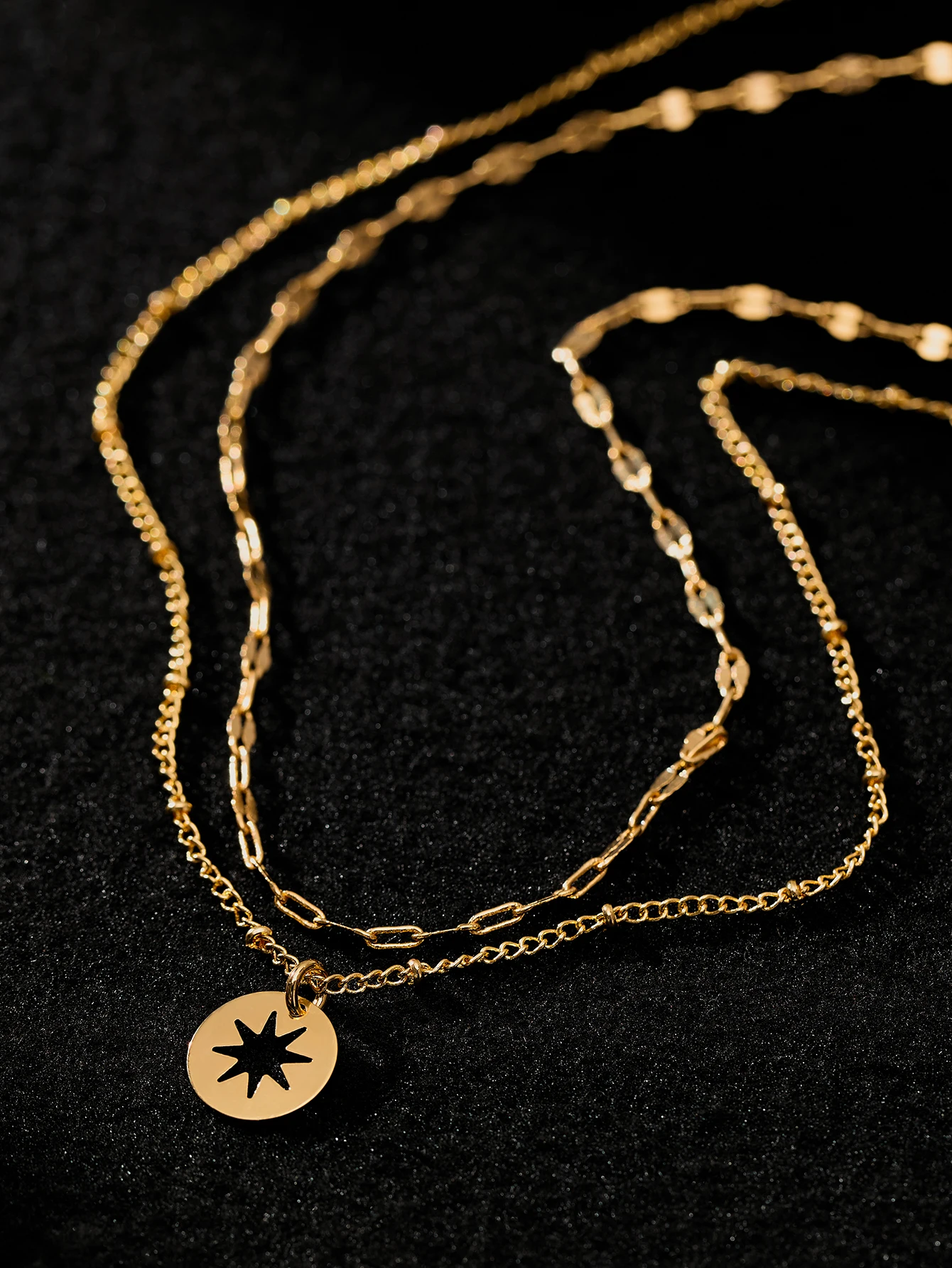 

2 Pcs Layered Pearl Circular Star Pendant Necklace Set - Versatile Fashion Jewelry for Vacation Parties Anniversaries Concerts