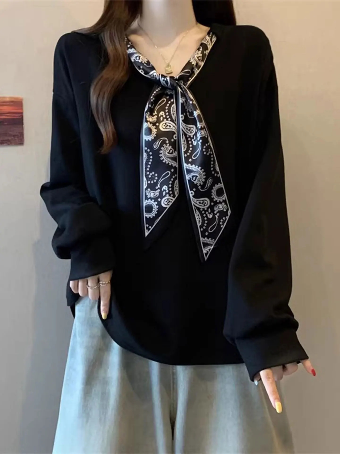 

Ele Long Sve Hoodie Women's Faion Spring 2026 Loose V-Ne Scarf Detail plus Size Conceal Belly Comfortable Base irt