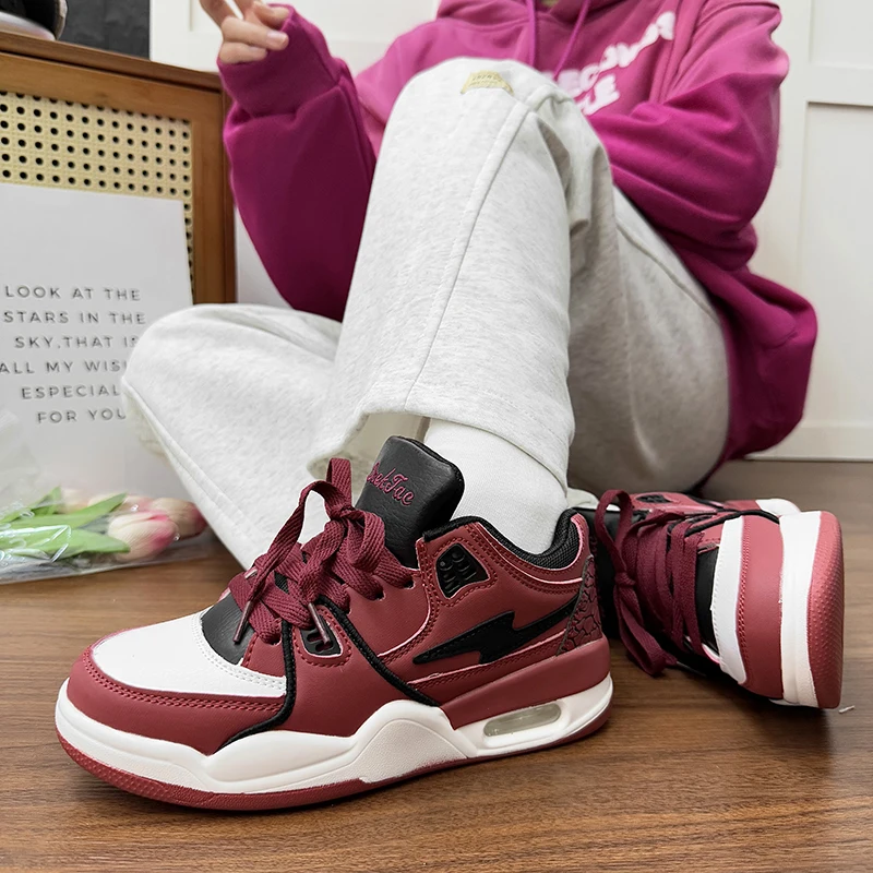 男性と女性のためのストリートプラットフォームスニーカー、快適なスケートボードシューズ、革のカジュアルスポーツシューズ、オリジナルファッション、デザイナー