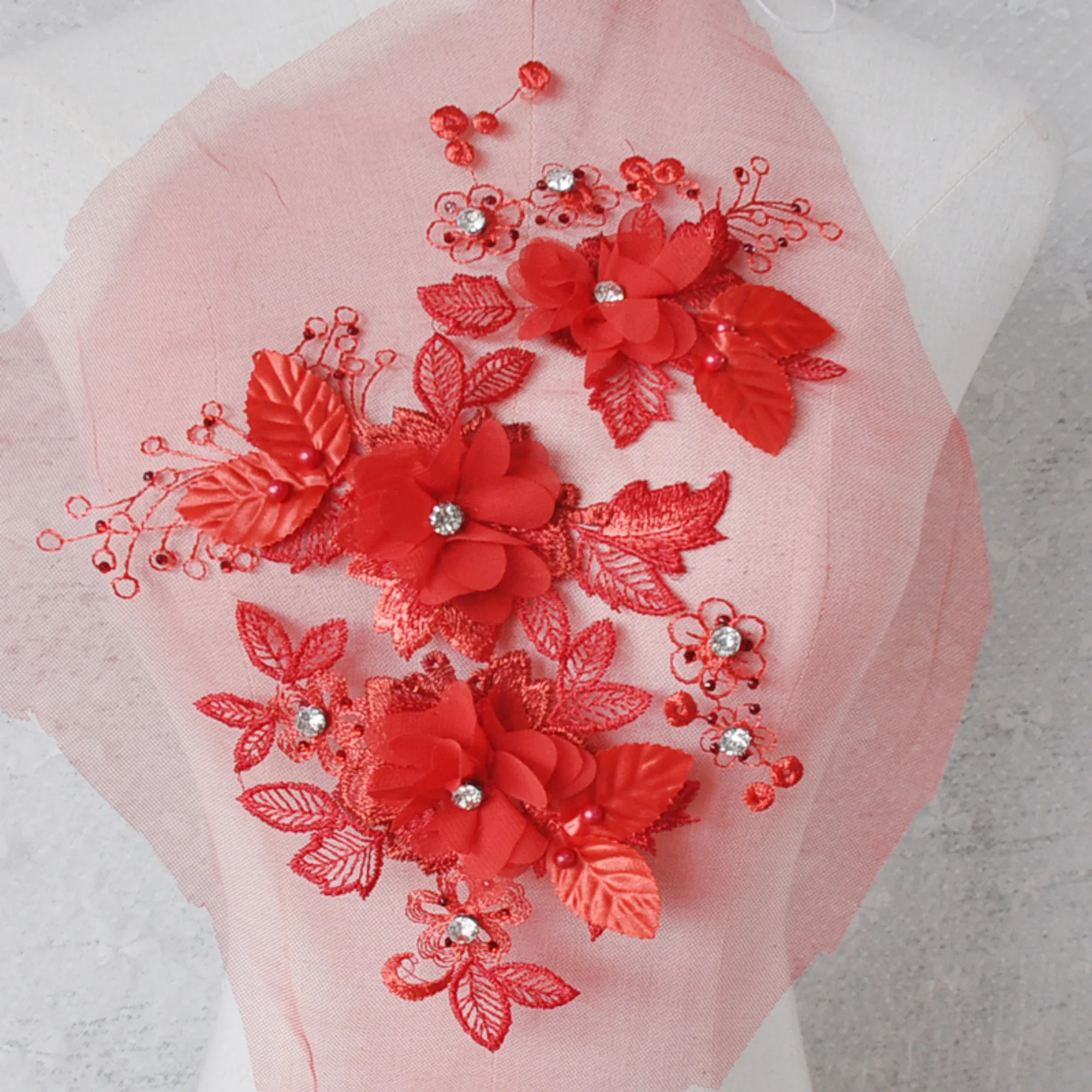 Aplikasi manik-manik daun 3D 4 warna, tambalan kain bersulam, Tambalan Jahit Untuk Perlengkapan Gaun, Untuk Gaun