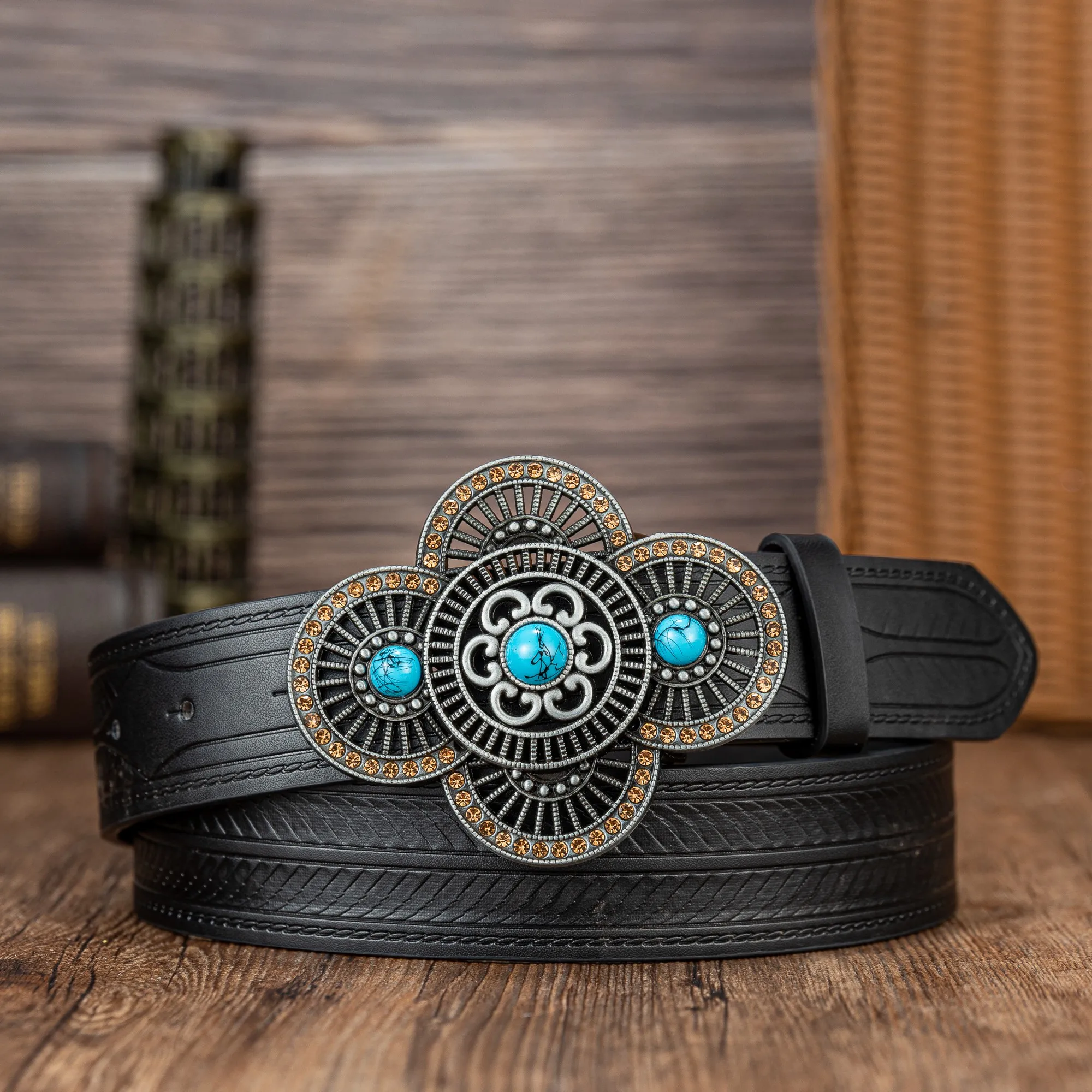 Crushed gem lace four-leaf clover big board buckle simple trend fenex-tail stripe PU embossed button belt
