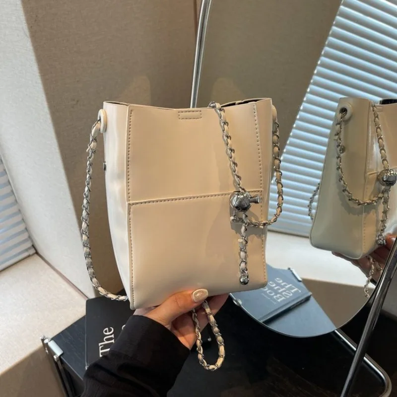 Minimalist Simple Leather Diaper Bags For Women Trendy Classic Shoulder Bag Large Capacity Commuter Bag Chic Designer Elegant