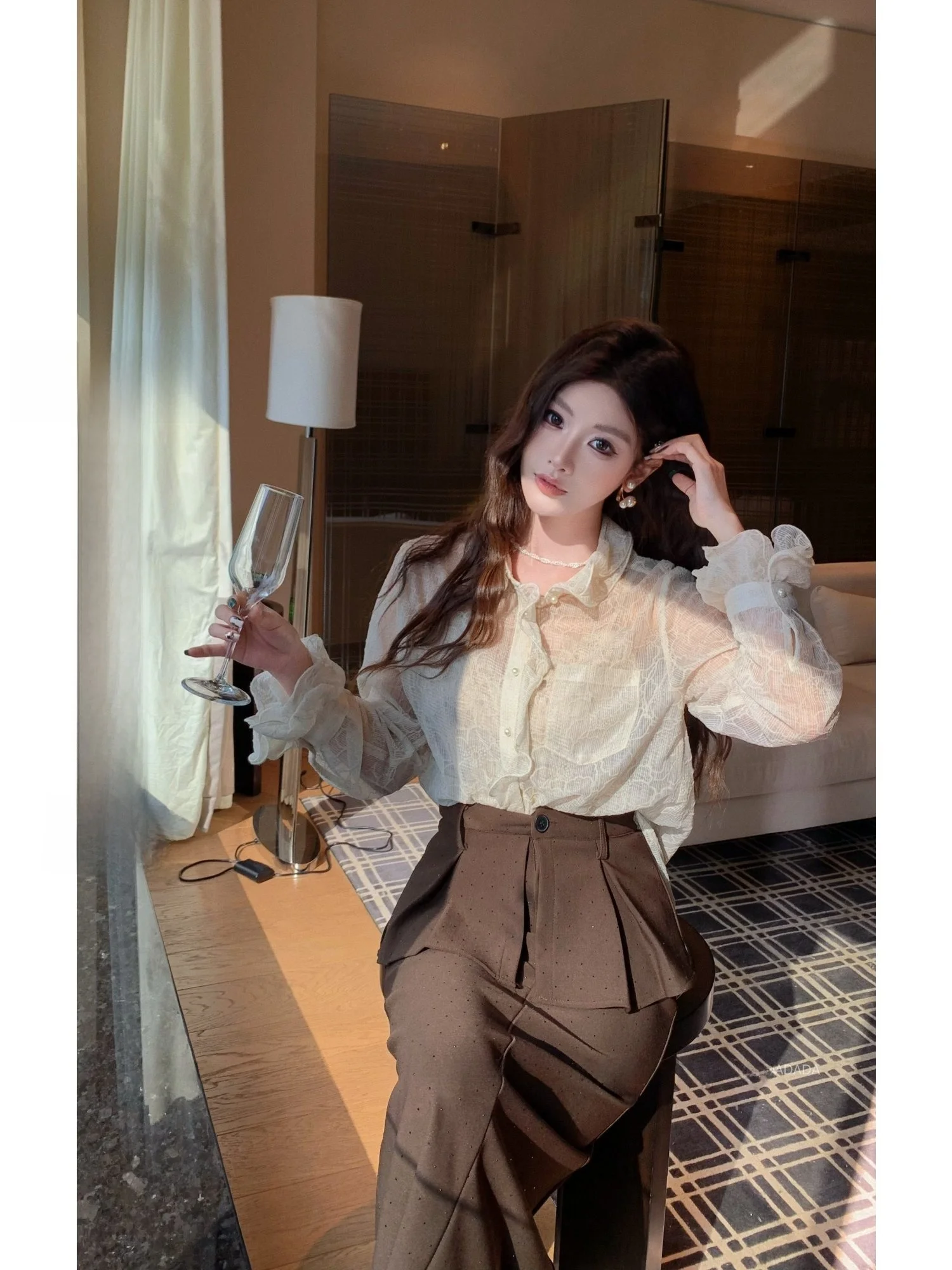 

Новая женская блузка Dadada Lace Ultra Beautiful: элитная, легкая, роскошная, модная, повседневная, из полиэстера, с длинным рукавом, приталенная.