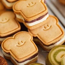 Cartoon Smiling Face Toast Biscuit Mould Bear Cat Fish Cookie Cutting Mold Fondant Cake Stamp Cookie Cutter Pastry Baking Tool