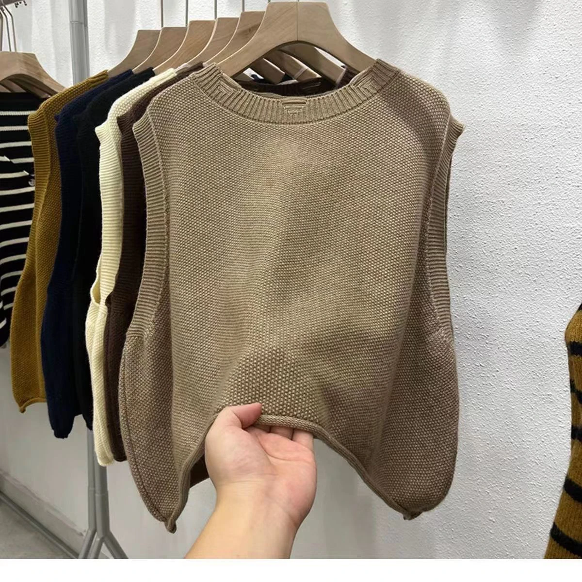 

Loose round Ne Knitted Vest Women's Svel Sweater Vest Autumn New Sle 2023 Korean Version Design Sense