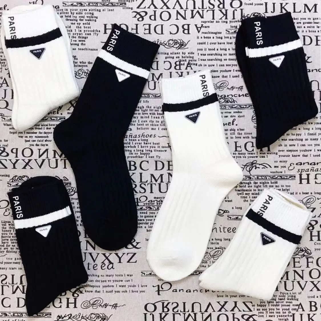 2-pair best-selling black and white breathable triangle logo thick double-knit socks - fashionable retro lettered mid-calf socks