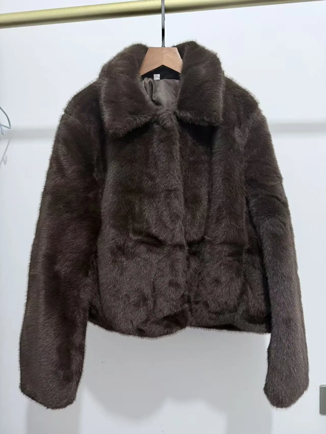 Loose lapel button embellished brown long sleeved jacket for women\'s autumn and winter collection