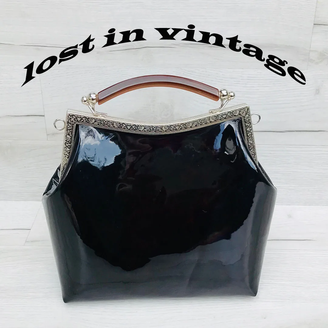 sac-vintage-laque-bordeaux-avec-fermoir-a-boucle-metallique-et-poignee-superieure-imitation-ecaille-25x20x10cm-grand-sac-a-main