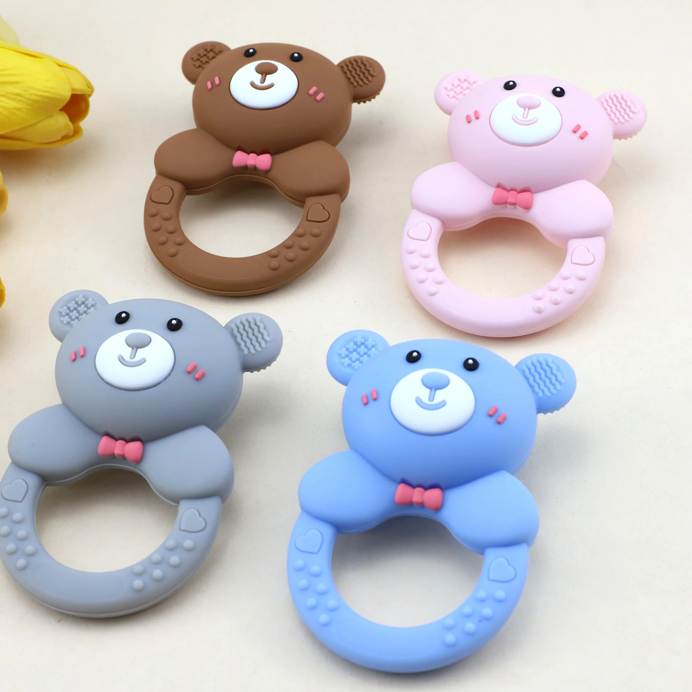 Nowy silikonowy gryzak w kształcie misia z dzwoneczkiem dla niemowląt