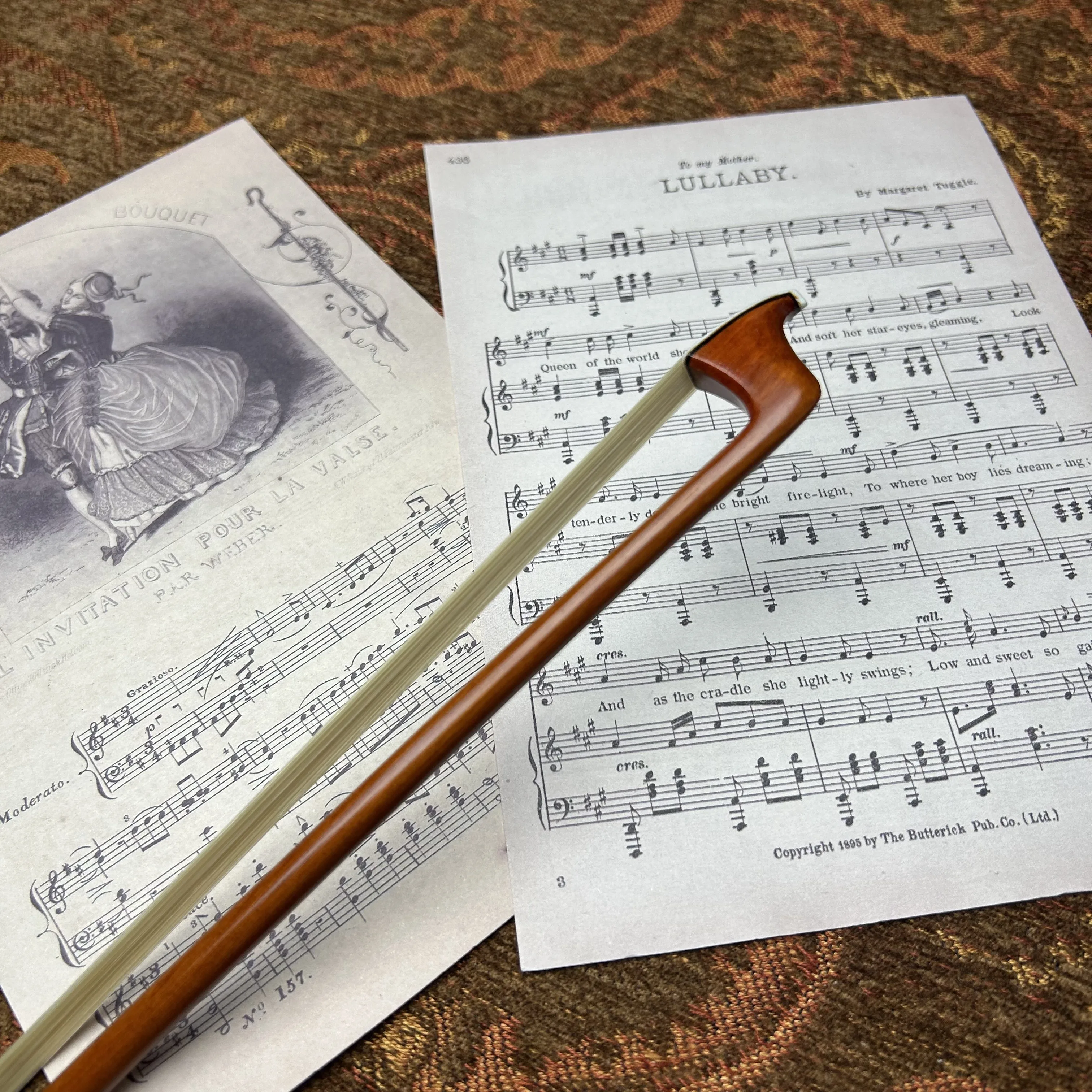 Hooqu رائجة البيع بالجملة اليدوية الكمان القوس جولة خشب الصندل الأبنوس الضفدع المهنية الكمان القوس 4/4