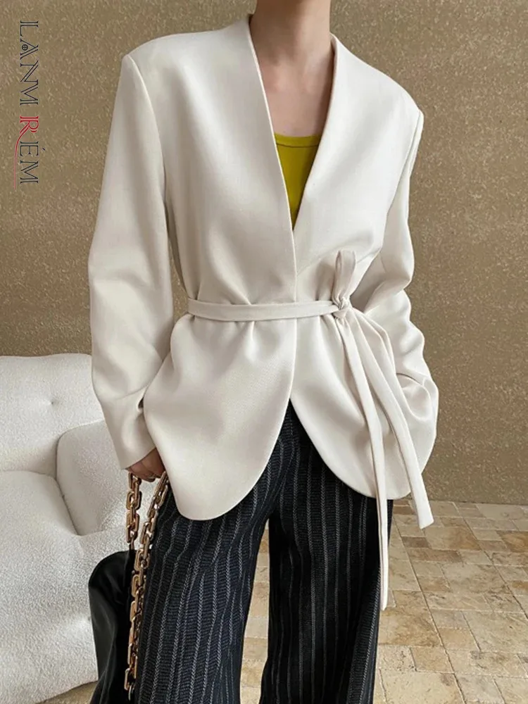 

[LANMREM] Minimalism Lace-up Gathered Waist Blazers For Women V Neck Office Lady Fit Jackets Fashion 2024 Autumn New 26C842