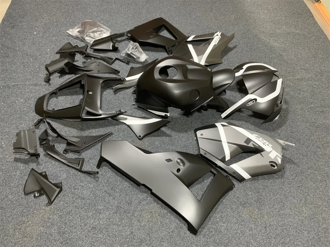 مجموعة هدايا الدراجة النارية تناسب CBR600RR F5 2013 2014 2015 2016 2017 2018 2019 CBR600 13 14 15 16 17 18 19 سنة هدية رمادية