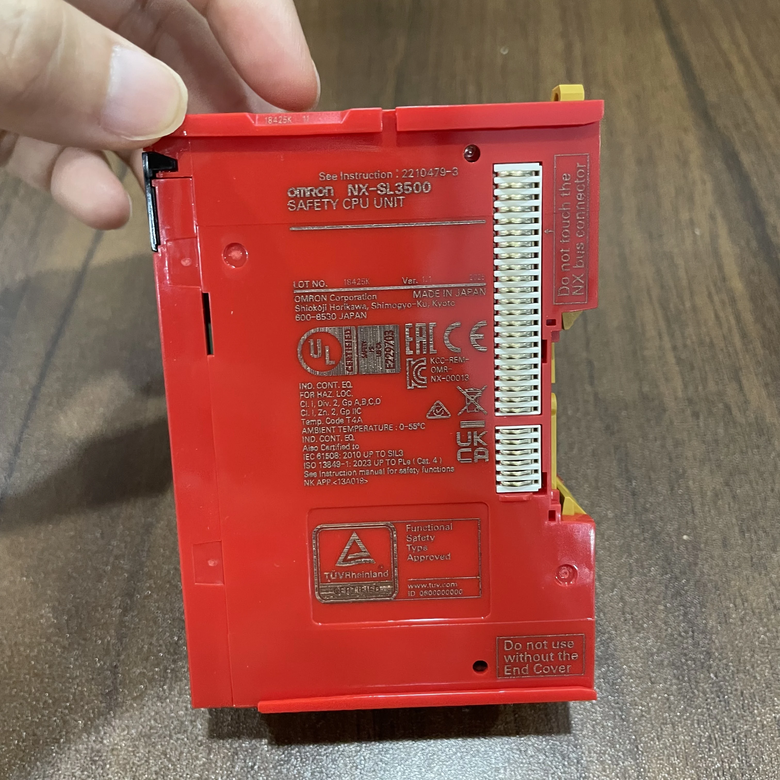 وحدة تحكم السلامة PLC للأتمتة الصناعية NX-SL3500 مع 128 وصلات رئيسية وتكامل EtherCAT FSoE وحالة جديدة