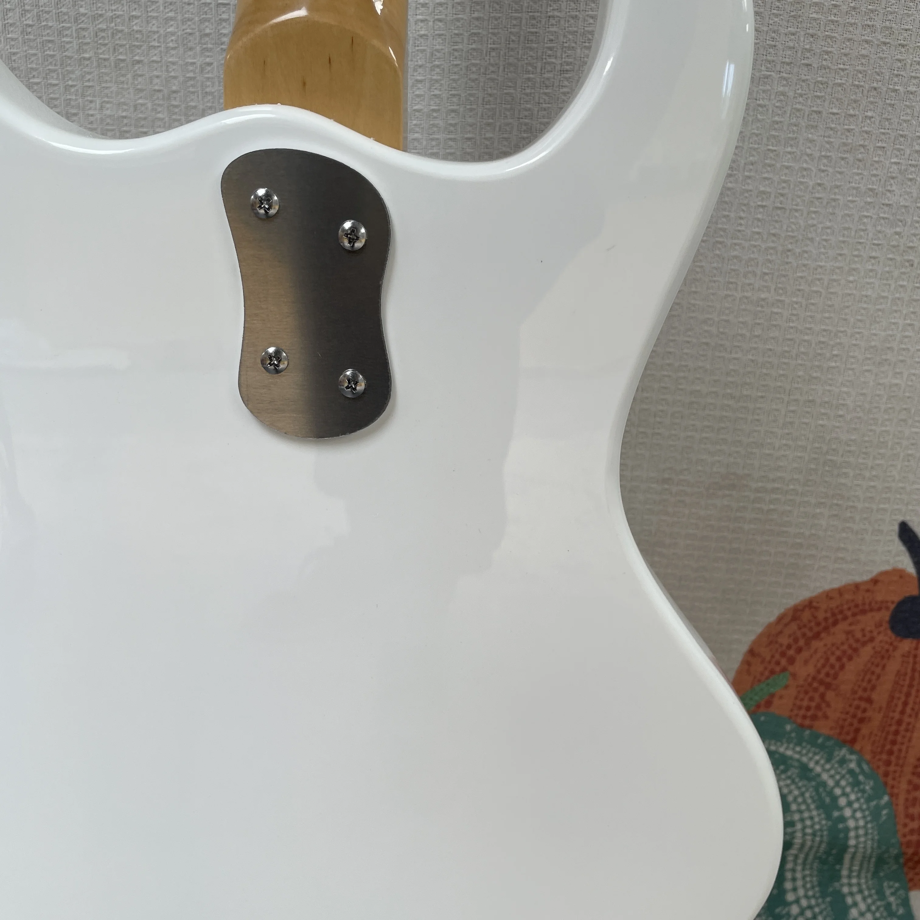 Pure white 6-string electric guitar,beige guard,silver chrome hardware,rosewood fingerboard guitars,retro rock electric guitarra view 6