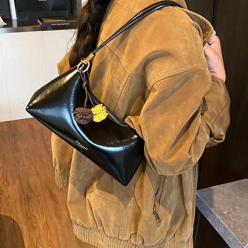 

Deluxe Women's Shoulder Bag Made Of Cosmos-Patterned Leather Featuring Breathable Trendy Lisbon Casual ​